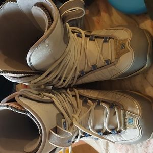 DC snowboard shoes size 10 grey and white colour